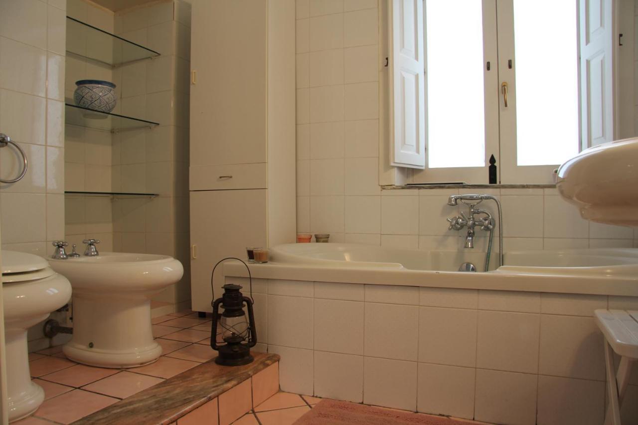 סירקוזה Casa Vacanza Icaros, Ortigia Hictoric Center, 200 Mt From The Beach מראה חיצוני תמונה