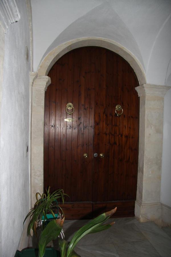 סירקוזה Casa Vacanza Icaros, Ortigia Hictoric Center, 200 Mt From The Beach מראה חיצוני תמונה
