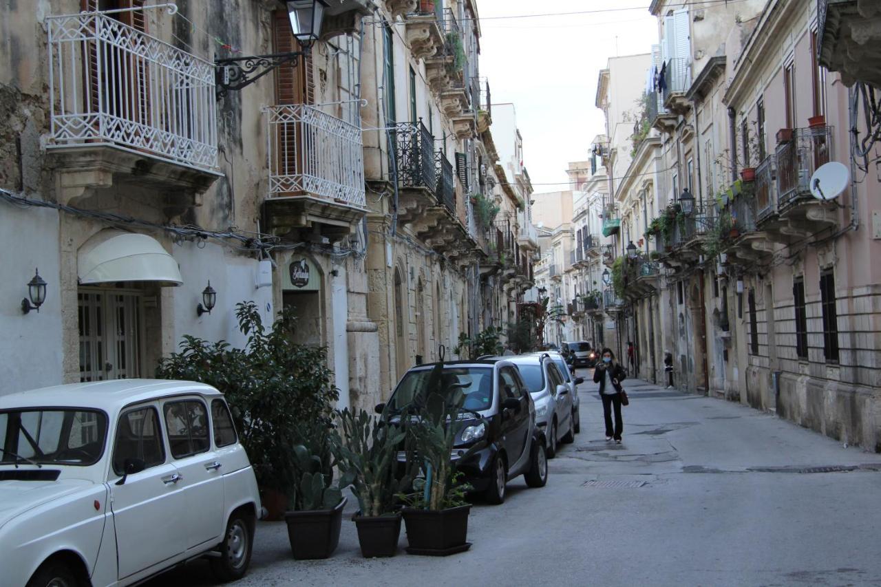 סירקוזה Casa Vacanza Icaros, Ortigia Hictoric Center, 200 Mt From The Beach מראה חיצוני תמונה