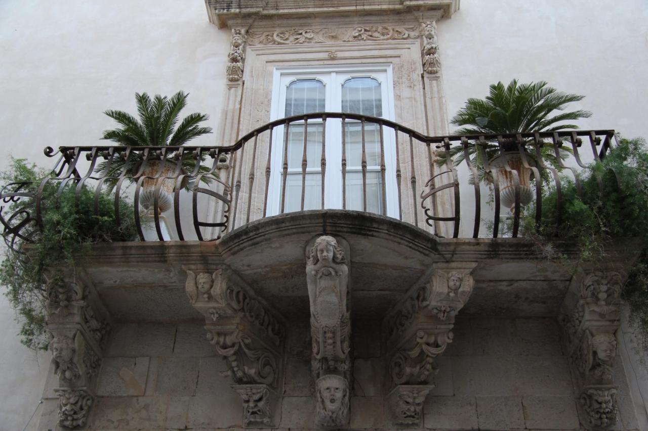 סירקוזה Casa Vacanza Icaros, Ortigia Hictoric Center, 200 Mt From The Beach מראה חיצוני תמונה