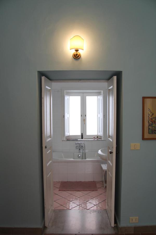 סירקוזה Casa Vacanza Icaros, Ortigia Hictoric Center, 200 Mt From The Beach מראה חיצוני תמונה