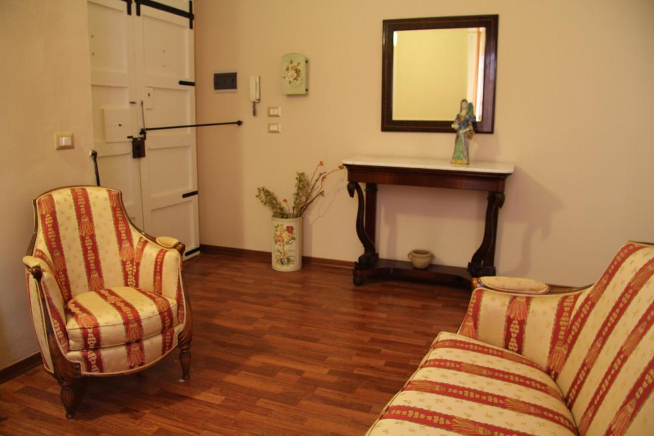 סירקוזה Casa Vacanza Icaros, Ortigia Hictoric Center, 200 Mt From The Beach מראה חיצוני תמונה